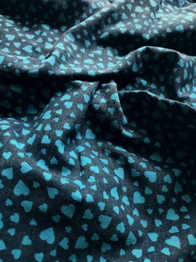 Mavi kalp ve arka plan. Romantik ve sevimli pembe kalp izi. Romantik düğün tasarımı, Sevgililer Günü.