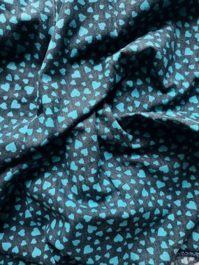 Mavi kalp ve arka plan. Romantik ve sevimli pembe kalp izi. Romantik düğün tasarımı, Sevgililer Günü.