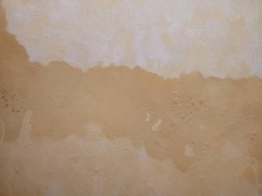 desen, desen, pürüzlü ve düzensiz sarı duvar arkaplanı, canlı ve soyut bir arkaplan oluşturur.