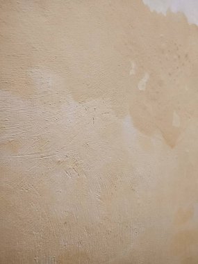 desen, desen, pürüzlü ve düzensiz sarı duvar arkaplanı, canlı ve soyut bir arkaplan oluşturur.