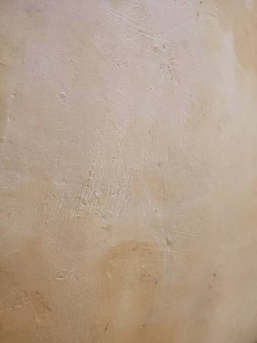 desen, desen, pürüzlü ve düzensiz sarı duvar arkaplanı, canlı ve soyut bir arkaplan oluşturur.