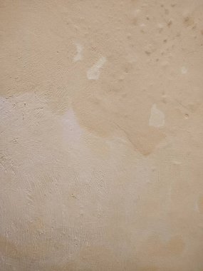 desen, desen, pürüzlü ve düzensiz sarı duvar arkaplanı, canlı ve soyut bir arkaplan oluşturur.