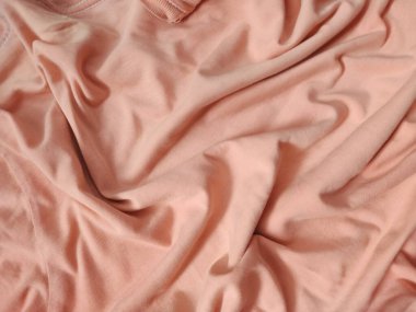 Kumaş genellikle renkleri hasar görmüş ve solmuş giysiler için kullanılır.