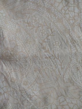 Çiçek temalı kumaş deseni ve çiçeklerle dolu arkaplan