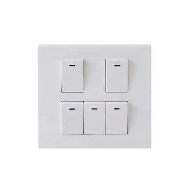 Şeffaf arkaplanda beş düğmesi olan beyaz bir ışık anahtarı.