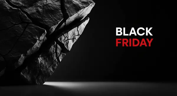 Dramatik bir karanlık arka plan, parlak bir ışıkla aydınlatılmış, solda çarpıcı, çatlak bir siyah kaya oluşumunu içerir. 'Kara Cuma' kelimeleri beyaz ve kırmızı metinlerde belirgin bir şekilde gösterilir.