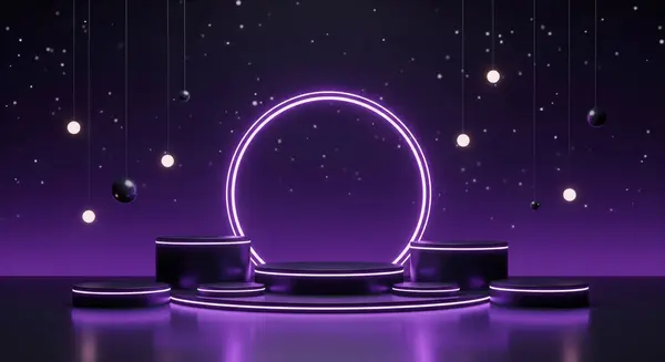 Karanlık, fütüristik bir sahnede mor neon ışıklarla aydınlatılan dairesel platformların çeşitli seviyeleri vardır. Arka plan parlak yıldızlar ve asılı kürelerle dolu koyu mor bir gökyüzü..