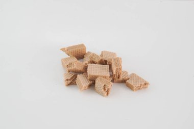 Beyaz arkaplanda krakerler.