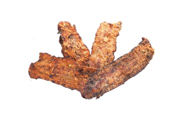 Beyaz bir arka plan üzerinde kızarmış et.