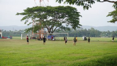 Sahildeki futbol okulu.