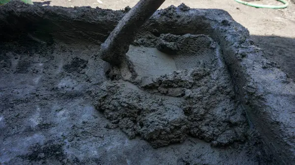 İnşaat için eski beton kürek