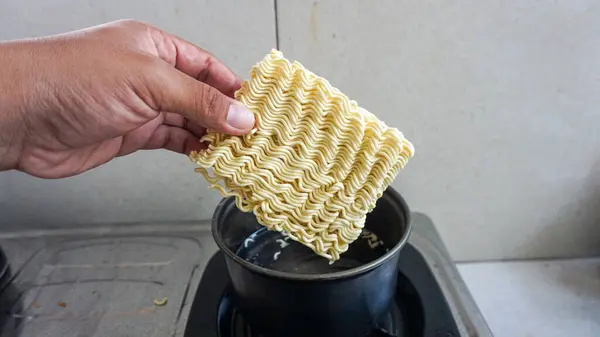 Erişteli hazır şehriye.