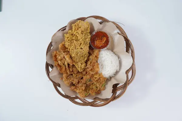 Köri ezmeli tavuk pilavı, Tayland yemeği..