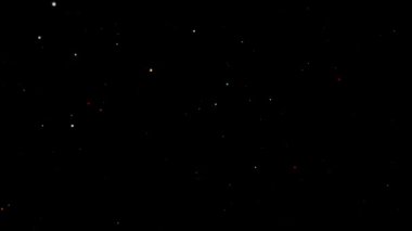 Parlak bir ışık patlaması karanlığı delip geçer ve siyah arkaplana çarpıcı bir kontrast yaratır. Büyüleyici bir ışık gösterisi..