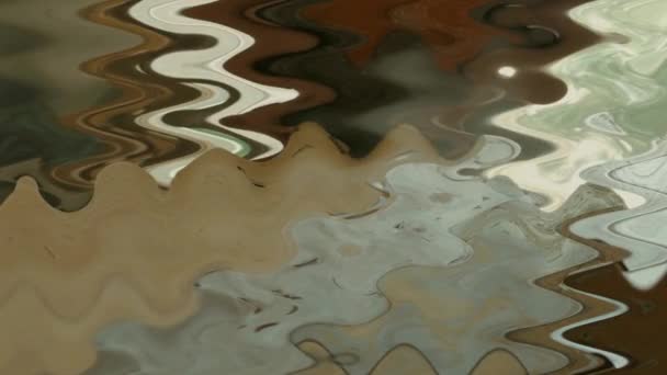 Повільний Рух Акварельних Відтінків Коричневої Води Калюжі Хвилястої Абстрактної Композиції — стокове відео