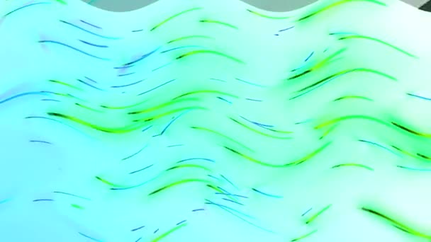 弯曲的彩色光谱线 波浪形运动 从右向左移动 绿色背景 — 图库视频影像