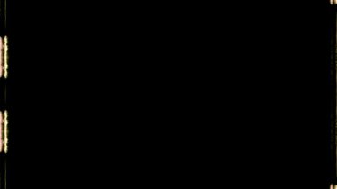 Dikdörtgensel parlak neon parlak turuncu uzun çizgiler çerçeve üzerinde hareket eden ışık etkisi siyah arkaplan üzerinde. Ortasında kendi içeriğiniz için bir yer var..