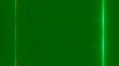 Uzun yatay, dikey turuncu mavi ışık çizgileri, neon hareket ediyor, uzun çerçeve çizgileri oluşturuyor. Yeşil arka plan. Kendi içeriğiniz için boşluk.