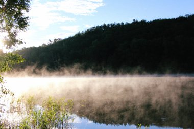Bir Gölün Nefesi: Şafakta Buharın Güzelliği
