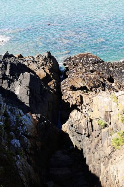 Atlantik Okyanusu 'nun kayalık kıyıları 