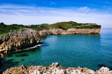 Atlantik Okyanusu 'ndaki Rocky Sahili