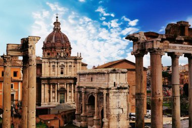 Roma Forumu, İtalya. Roma Forumu, Roma 'nın ana simgelerinden biridir..