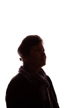 Yaşlı bir kadının koyu renk silueti, kıvırcık saçlı bir emekli - izole, beyaz arkaplan