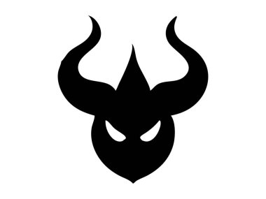 Beyaz bir arka planda izole edilmiş siyah bir şeytan yüzü. Boynuzlu şeytan kafası. Cadılar Bayramı kavramı, canavar, fantezi, minimalist tarz, vahşi, kötü. Yazdır, simge, tasarım ögesi.