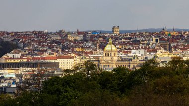 Prag, Çek Cumhuriyeti 'nin başkenti. Ana ilgi alanları Prag Kalesi, Charles Köprüsü, Petn ve Vyehrad. 1992 yılından bu yana tarihi merkez UNESCO listesinde yer alıyor..