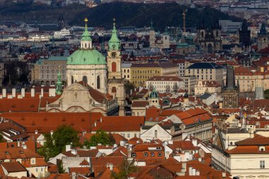 Prag, Çek Cumhuriyeti 'nin başkenti. Ana ilgi alanları Prag Kalesi, Charles Köprüsü, Petn ve Vyehrad. 1992 yılından bu yana tarihi merkez UNESCO listesinde yer alıyor..