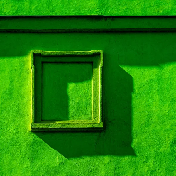 Рамка Стіні Вікно Деталь Будинку Історичній Частині Міста Зелений — стокове фото