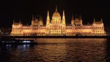 Budapeşte 'deki Macar Parlamentosu binası.