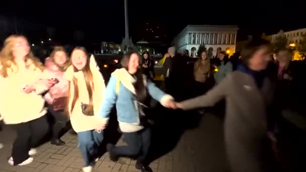 Başkentler Meydan Nezalezhnosti Ulusal Bayraklı Insanlar Ukrayna Silahlı Kuvvetleri Nin — Stok video