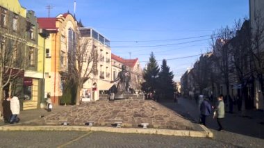 Mukachevo, Ukrayna - 04 Aralık 2022: Alexander Dukhnovich Anıtı, bir rahip, şair, yazar, pedagog ve Karpatlar 'ın Slav halklarının sosyal aktivisti. Mukachevo, Batı Ukrayna