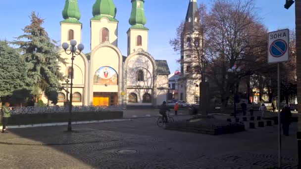 Mukachevo Ukrayna Aralık 2022 Mukachevo Şehrinin Merkez Meydanında Yeşil Prezervatifli — Stok video