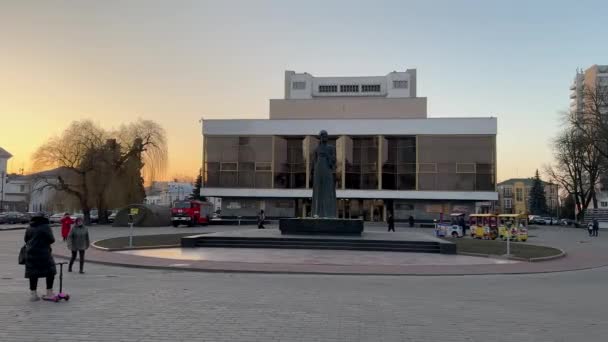 Łuck Ukraina Marca 2023 Centralny Plac Pobliżu Wołyńskiej Akademii Regionalnej — Wideo stockowe