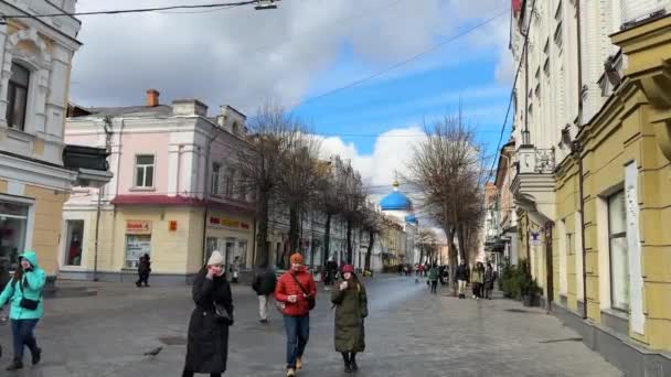 Zhytomyr Ukraine March 2023 Pedestrian Central Street Zhitomir Day 许多人走在广场上 — 图库视频影像