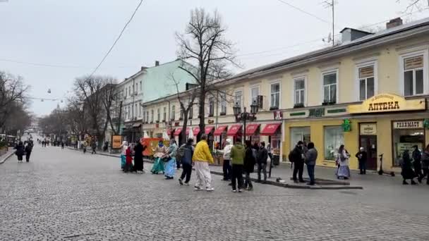 Odessa Ukrajna 2023 Április Hare Krishnas Énekel Táncol Odesszai Deribaszovszkaja — Stock videók