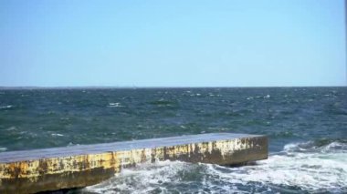 Odessa Ukrayna 'daki Fırtınalı Karadeniz setin yanında..