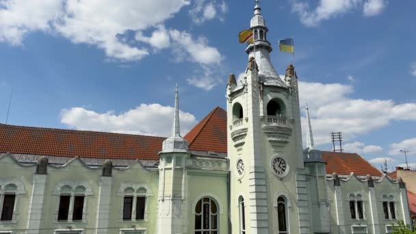 Ucrânia Mukachevo Maio 2023 Vista Exterior Edifício Câmara Municipal Ratusha — Vídeo de Stock