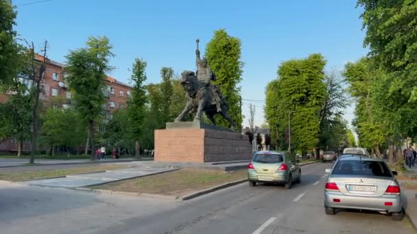 Khmelnitsky Ukrayna Mayıs 2023 Khmelnitsky Şehrinde Bohdan Khmelnitsky Anıtı Yüksek — Stok video