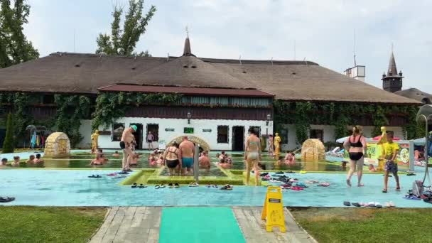 Koson Transcarpathia Ucrania Agosto 2023 Recreational Complex Kosino Agua Termal — Vídeo de stock