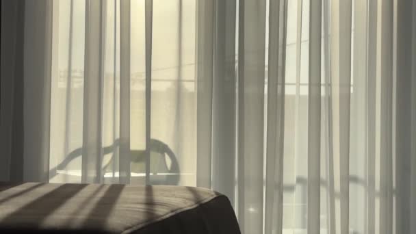 Сонячний Вигляд Високоповерхового Вікна Спальні Вранці — стокове відео