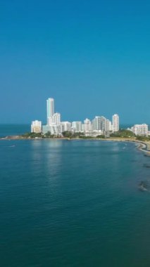 Cartagena Kolombiya 'nın Bocagrande bölgesinin dikey hava görüntüsü.