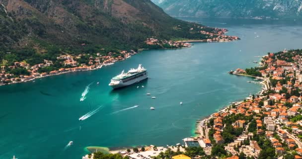 Timelapse Montenegro Kotor Bay Casas Rojas Crucero Montañas — Vídeo de stock