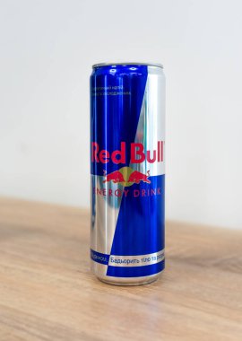 Kiev, Ukrayna - 23 Kasım 2024: Can 0,473l Red Bull.