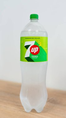 Kiev, Ukrayna - 23 Kasım 2024: 175l meşrubat 7UP Sıfır Şeker tadı Pepsico üretimi.