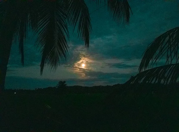 Blick Auf Den Vollmond Morgengrauen Nachthimmel — Stockfoto