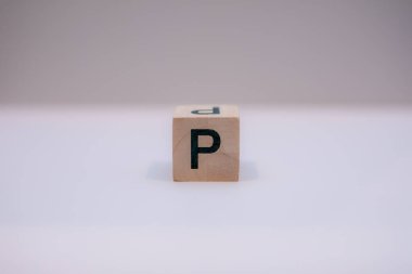 Tahta blok beyaz bir geçmişe sahip 