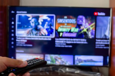 Televizyon yayını izleyin ve uzaktan kumanda, yayın platformu kullanın